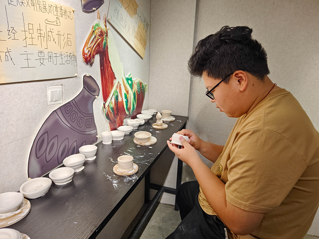 當(dāng)指尖泥土遇上跨界靈感 陶藝工坊打造異課活動新體驗(yàn)